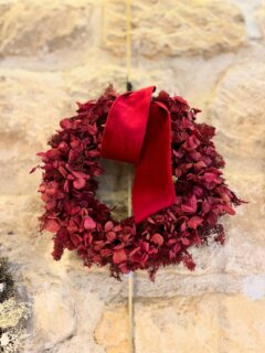 Il est encore temps de vous offrir une magnifique couronne de Noël @tresjoliparis 

There is still time to offer you a beautiful Christmas wreath @tresjoliparis 

#couronnedefleurs #couronnedenoel #rdvdesigners #cadeauxmadeinfrance