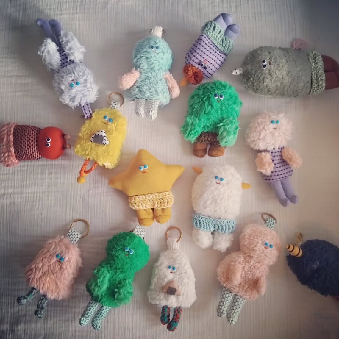 Les adorables créatures @m.a.m.i.c.o.u.d attendent d’être adoptées au showroom. Venez les rencontrer ! 

The adorable creatures @m.a.m.i.c.o.u.d are waiting to be adopted in the showroom. Come and meet them!

#handmadeinfrance #ideecadeau #rdvdesigners #parisshopping #christmassshopping