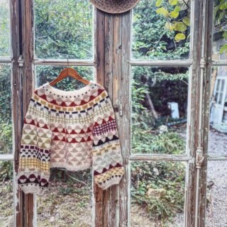 Les jolis pulls tricotés main @sophieocheraknitwear sont de retour au showroom ! 

The pretty hand-knitted sweaters @sophieocheraknitwear are back in the showroom!

#tricot #handknitted #rdvdesigners #ideecadeaunoel #bestofparis #saintgermaindesprés