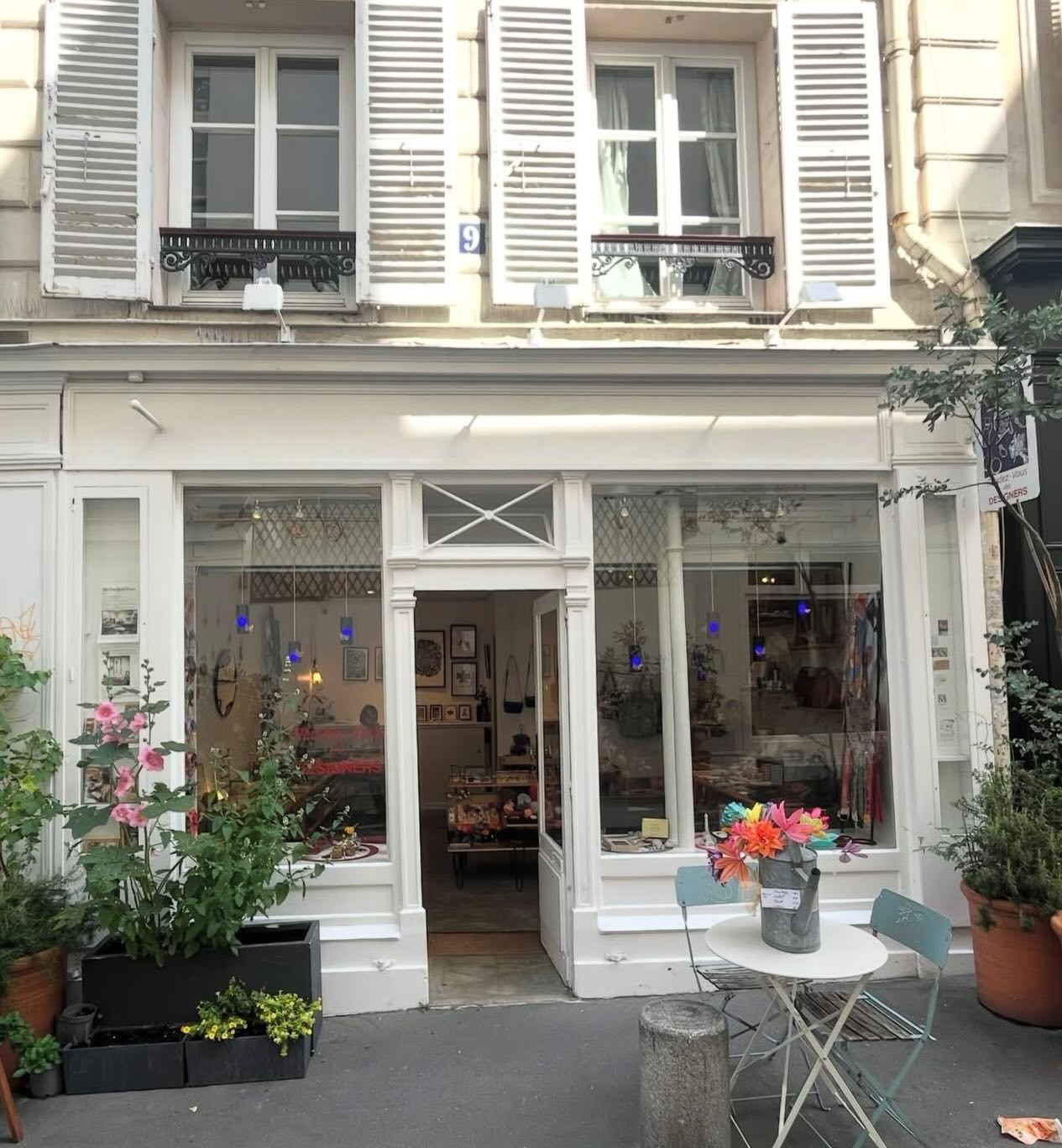 Chers abonnés, chers clientes et clients, la fermeture annuelle de notre joli showroom est prévue demain en fin de journée. Pas de panique! Nous revenons dès le 21 janvier! Alors à très bientôt au showroom ! 

Dear subscribers, the annual closure of our pretty showroom is scheduled for tomorrow at the end of the day. Don’t panic! We’ll be back on January 21st! So see you soon at the showroom!