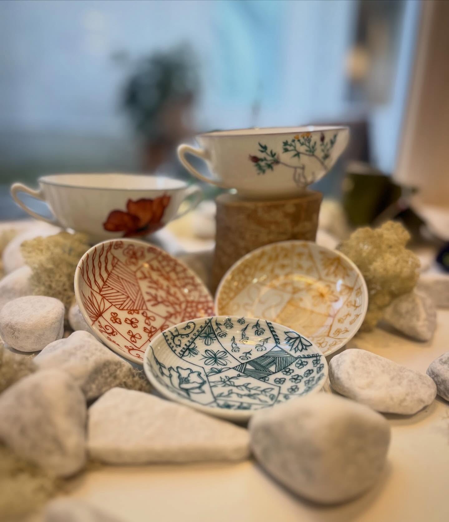 Les porcelaines peintes à la main @patams.porcelaine