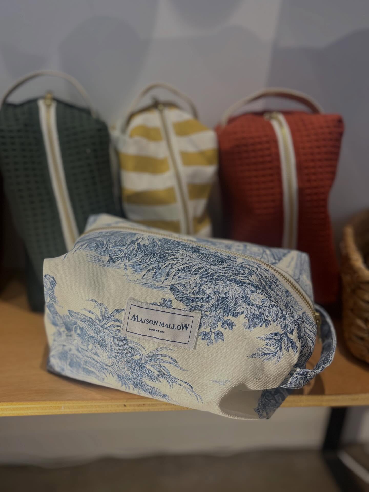 Ces quelques rayons de soleil donnent envie de partir en week-end ! Mais pas sans votre trousse de toilette @maison.mallow ☀️

These few rays of sunshine make you want to go on a weekend! But not without your @maison.mallow  Beauty case ☀️