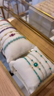 Les bracelets colorés en pierres fines @marianneveybijoux