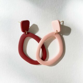 @allezhou Une vision du bijou à la fois épurée et intemporelle ✨
Entre délicatesse et modernité, chaque création révèle un équilibre subtil de formes et de matières.

Pensés pour être portés au quotidien, ces bijoux légers et élégants apportent une touche de douceur et d’allure, en toute simplicité.

Façonnées à la main en petite série, chaque pièce est le reflet d’un savoir-faire sensible, où lignes pures et palette délicate se rencontrent.

A vision of the jewel that is both refined and timeless ✨

Between delicacy and modernity, each creation reveals a subtle balance of forms and materials.

Designed to be worn every day, these light and elegant jewels bring a touch of softness and allure, in all simplicity.

Hand-styled in small series, each piece is a reflection of sensitive know-how.

#bijouxfaitmain #creatricefrancaise #bijouxcontemporains #madeinfrance #artisanat bijouxdelicats styleepure