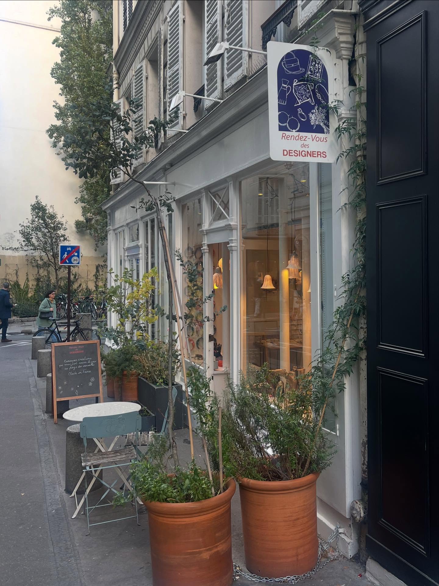 Ce week-end, poussez la porte de notre showroom à Saint-Germain-des-Prés ✨
Un lieu singulier, où chaque création made in France raconte une histoire.

This weekend, push the door of our showroom in Saint-Germain-des-Prés ✨
A unique place, where each creation made in France tells a story.

#madeinfrance 
#savoirfairefrancais 
#artisanatfrançais 
#creatricesfrancaise 
#moderesponsable 
#creationparisienne 
#rdvdesigners 
#parisianstyle #saintgermaindesprès