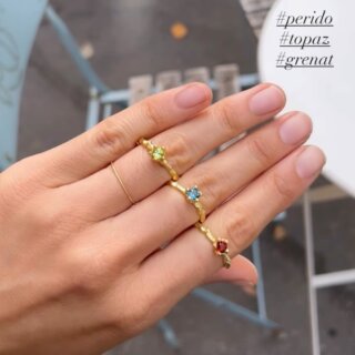 Les couleurs vives des pierres précieuses @uraha_bijoux elles vous attendent au showroom ! 

The bright colors of the precious stones @uraha_bijoux are waiting for you at the showroom!

#pierresprécieuses #handmadejewelry #madeinparis #saintgermaindesprès #rdvdesigners