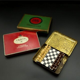 @the.chess.artist transforme des boîtes à cigarettes des années 40 et 50 en échiquiers de voyage. Une idée cadeau unique pour les amoureux des échecs. 

@the.chess.artist transforms cigarette boxes from the 40s and 50s into travel chessboards. A unique gift idea for chess lovers.

#chessboard #cigarettebox #chesslover #chessplayer #paris #cadeauunique #uniquepiece #rdvdesigners