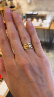 Vous tomberez forcément amoureuses de ce trio de bagues @atelierclaste.paris 💕

You will inevitably fall in love with this trio of rings @atelierclaste.paris 💕